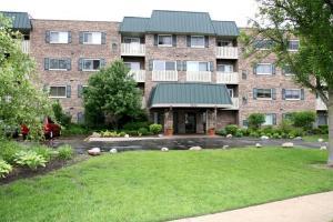 700 PERRIE Drive #201, Elk Grove Village, IL