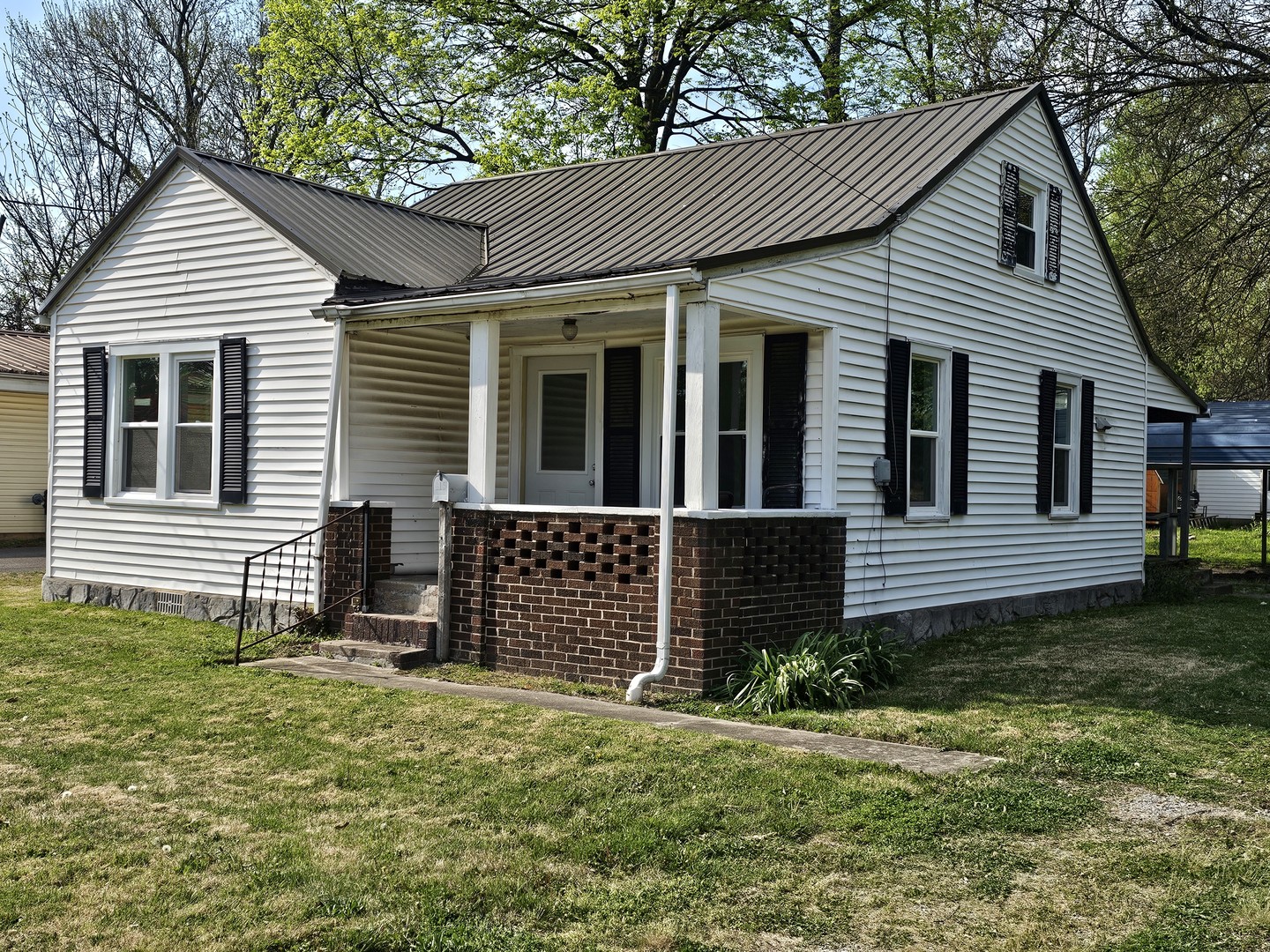 415 E Johnson Street, Fairfield, IL