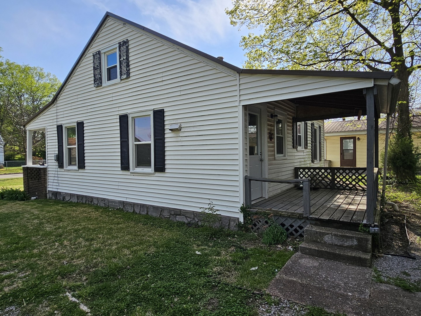 415 E Johnson Street, Fairfield, IL