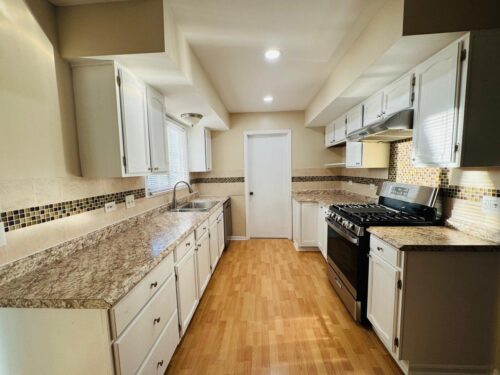 216 Iris Drive, Streamwood, IL