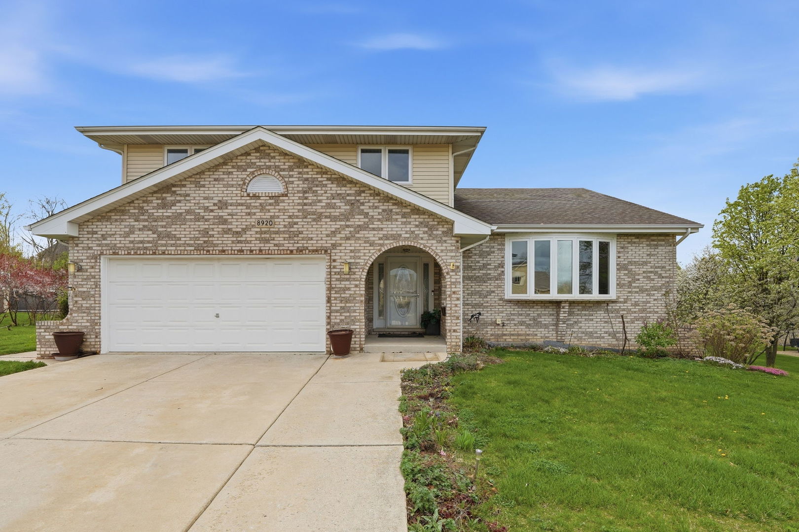 8920 Emerald Court, Hickory Hills, IL