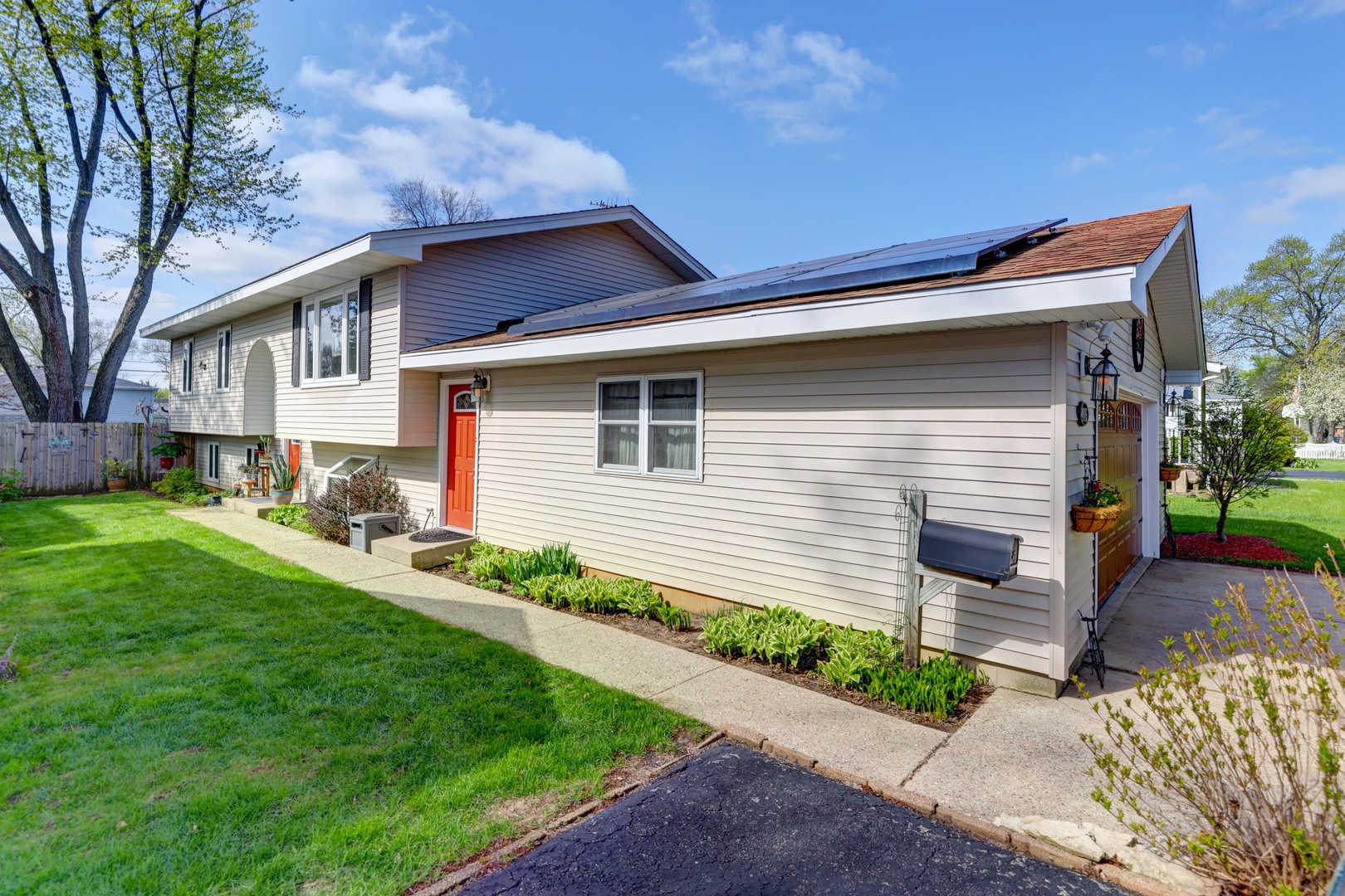 445 Golf Road, Crystal Lake, IL