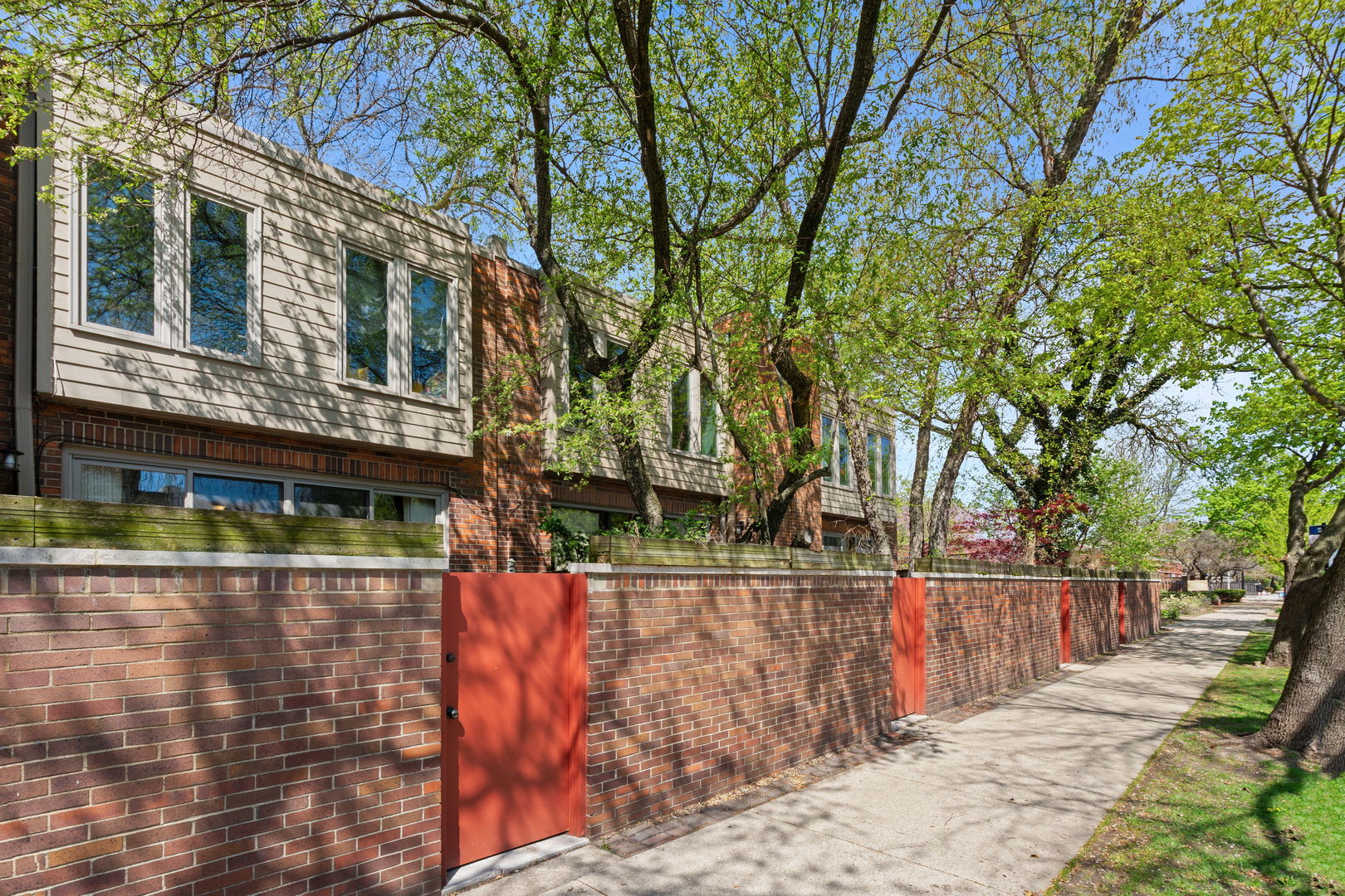 1930 N Larrabee Street, Chicago, IL