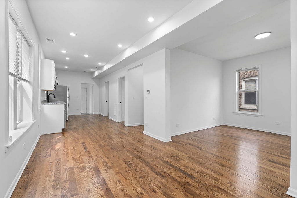 9238 S Dauphin Avenue, Chicago, IL