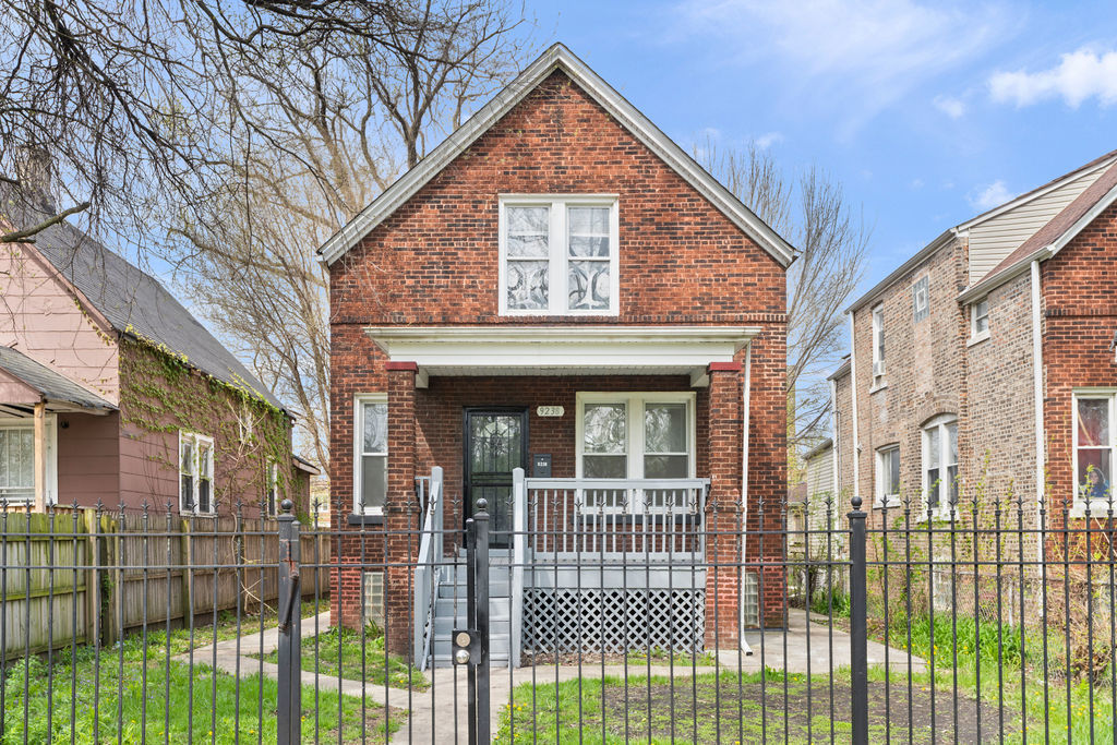 9238 S Dauphin Avenue, Chicago, IL