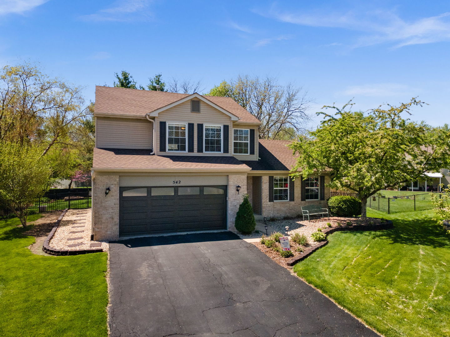 542 Waterford Drive, Oswego, IL