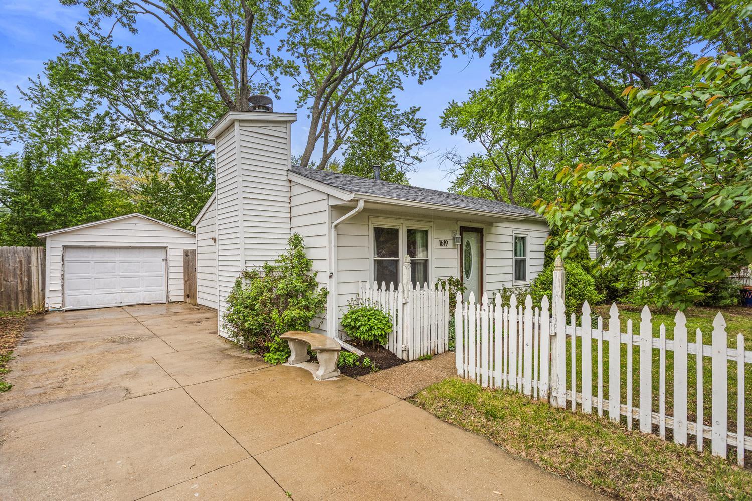 1619 Clover Lane, Champaign, IL