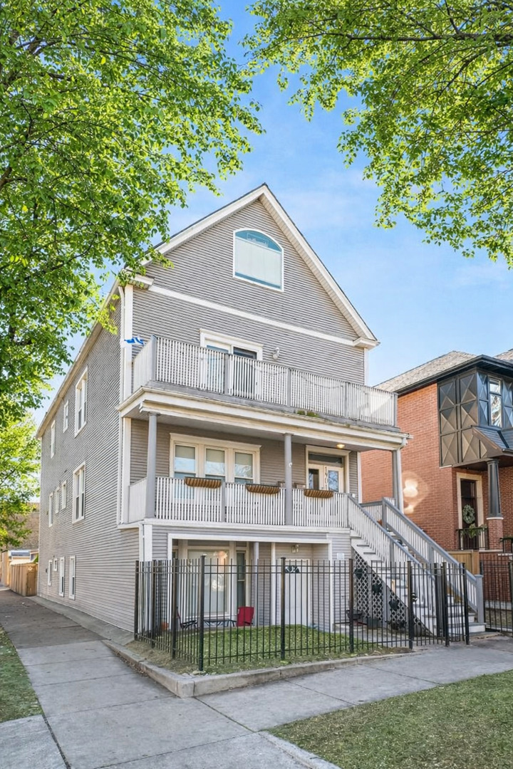 1901 W Fletcher Street #2, Chicago, IL