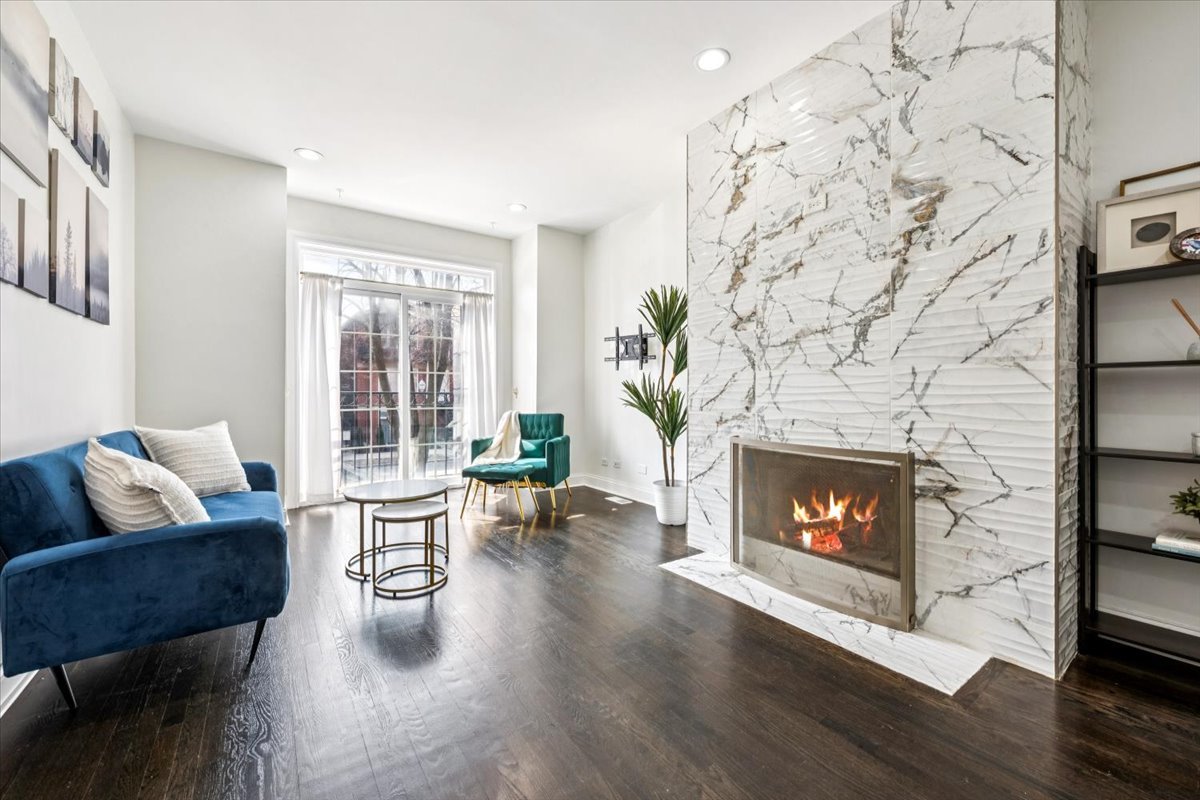 2212 W MONROE Street #1W, Chicago, IL