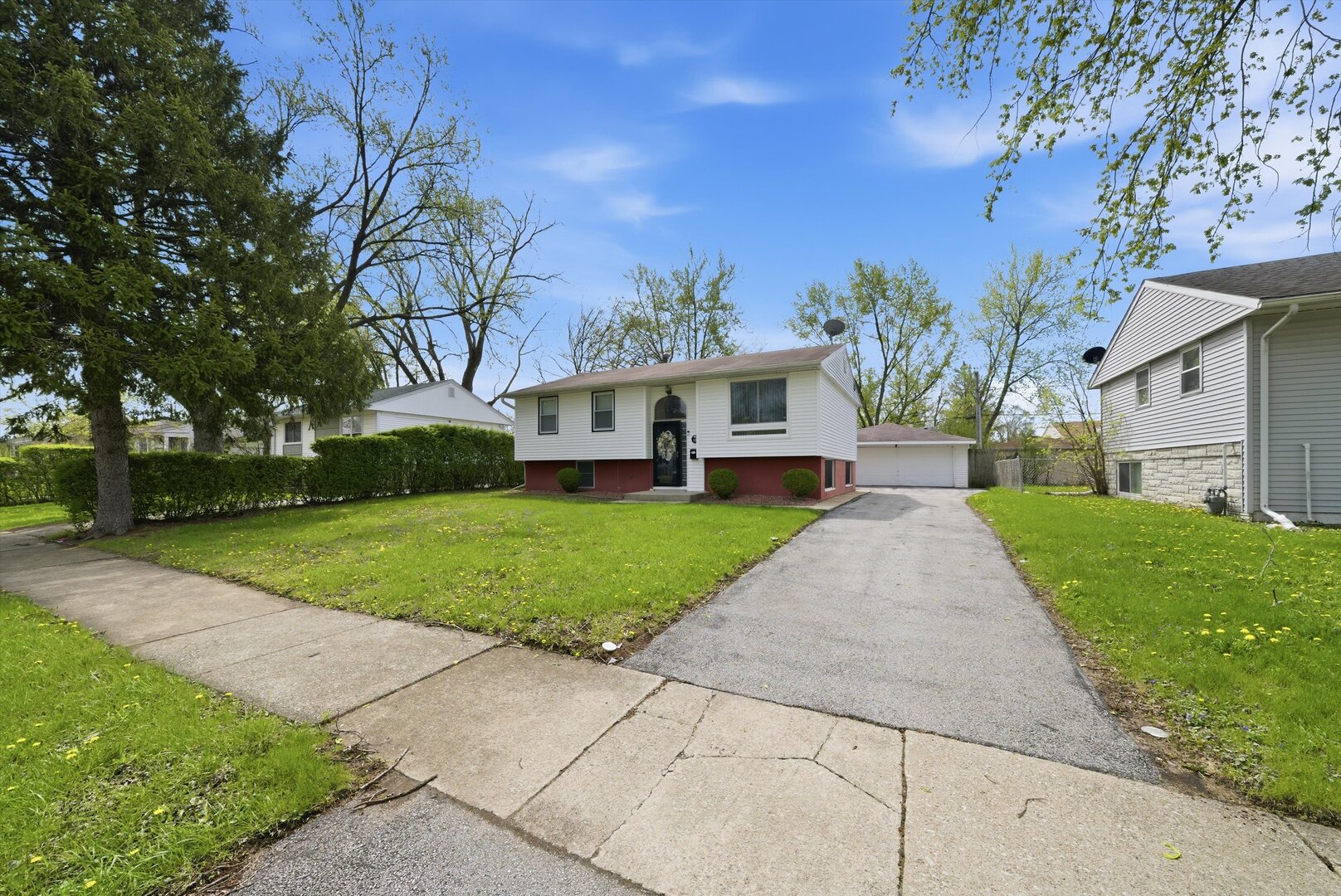 426 E Tulip Drive, Glenwood, IL