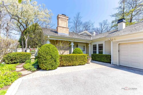 2 Court of Fox River Valley, Lincolnshire, IL