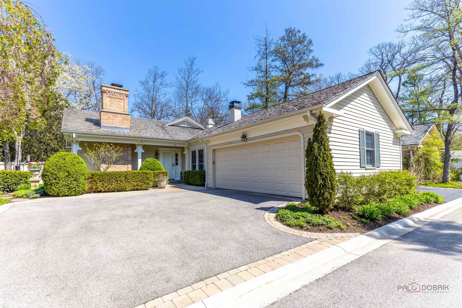 2 Court of Fox River Valley, Lincolnshire, IL