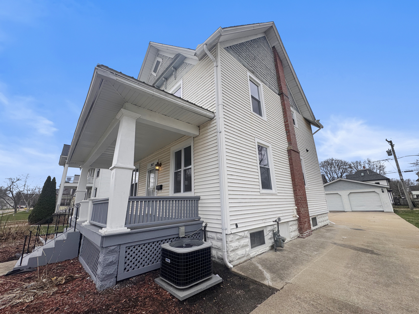 307 W 11th Street, Sterling, IL