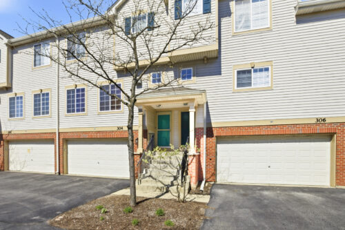 304 Monarch Drive, Streamwood, IL