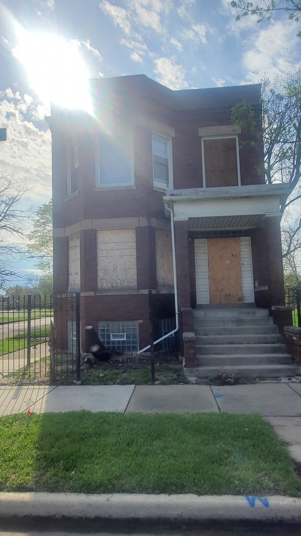 5258 S Emerald Avenue, Chicago, IL