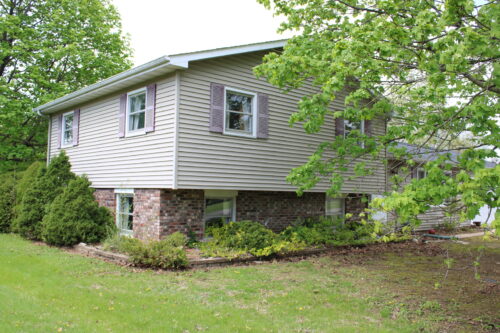 15 W Rickard Drive, Oswego, IL