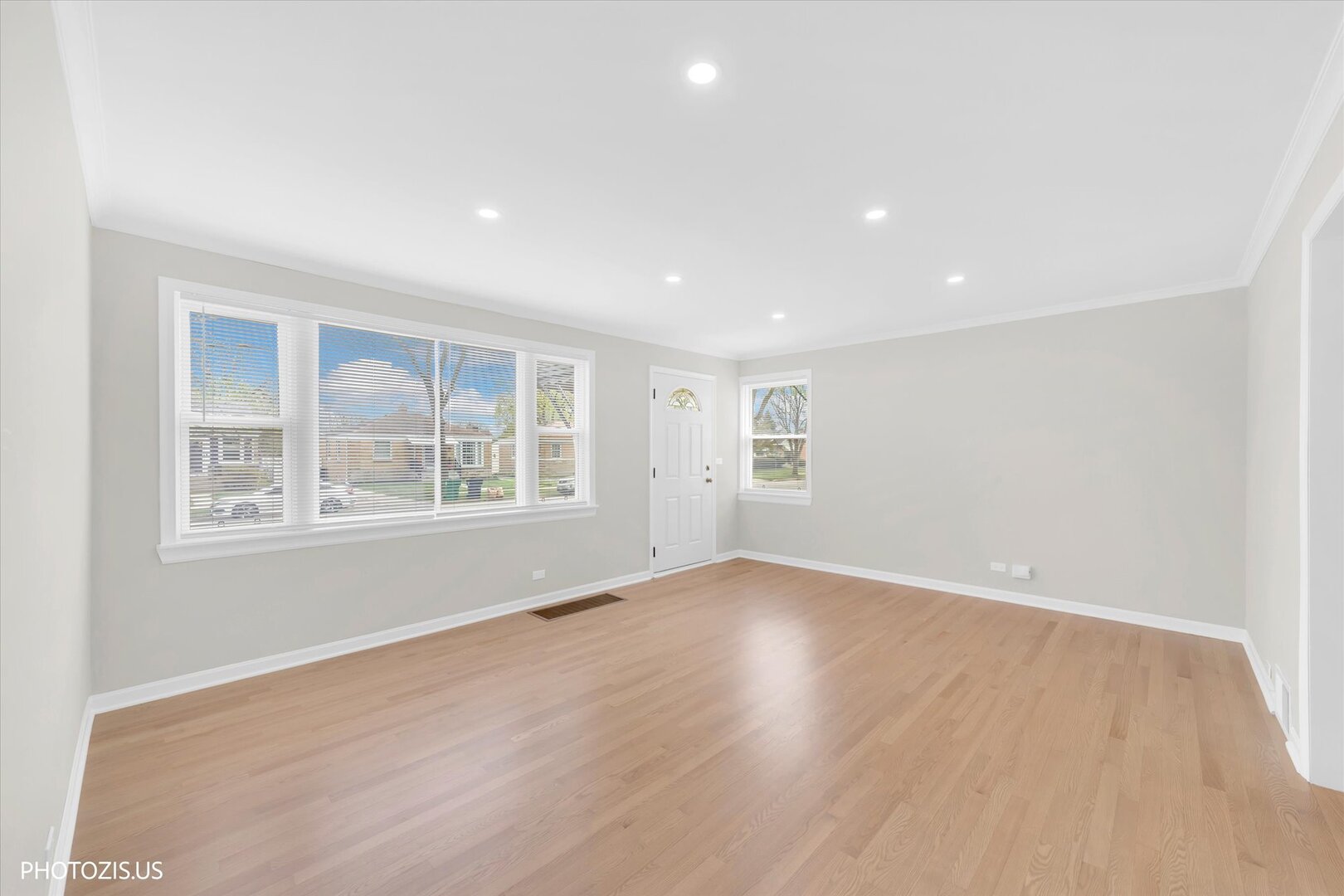 2112 Portsmouth Avenue, Westchester, IL