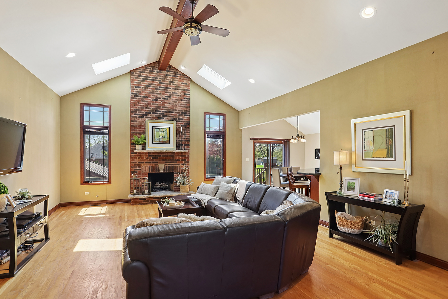 8859 Clifton Avenue, Mokena, IL