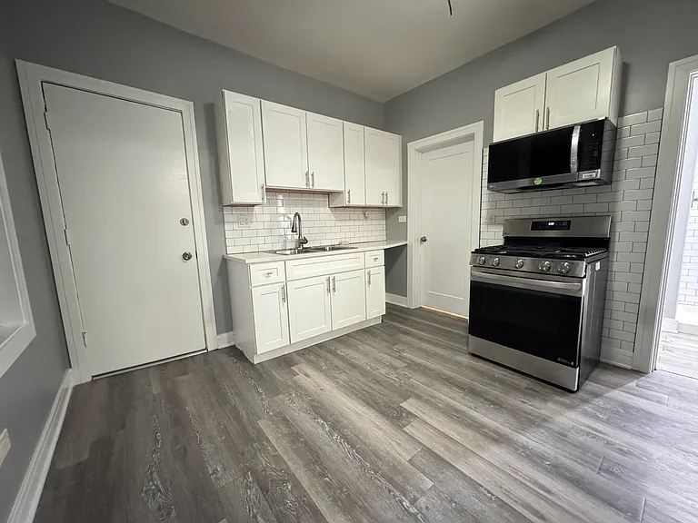 2233 N Southport Avenue #2R, Chicago, IL