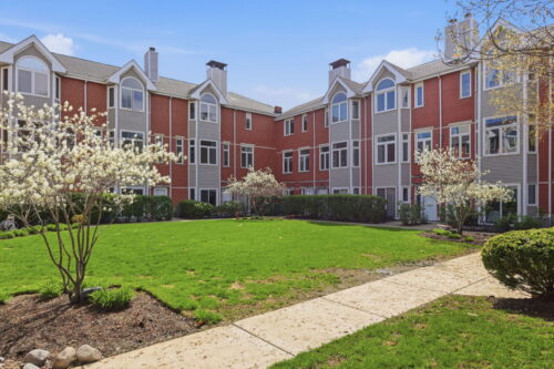 2561 N GREENVIEW Avenue, Chicago, IL