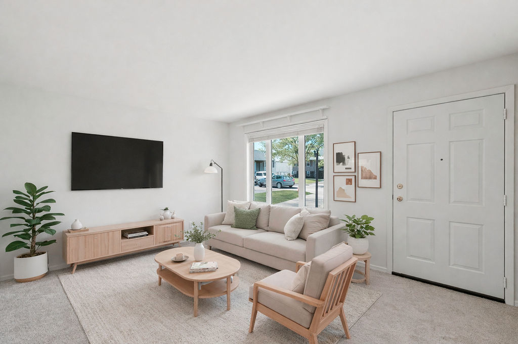 910 Meadow Lane, Streamwood, IL