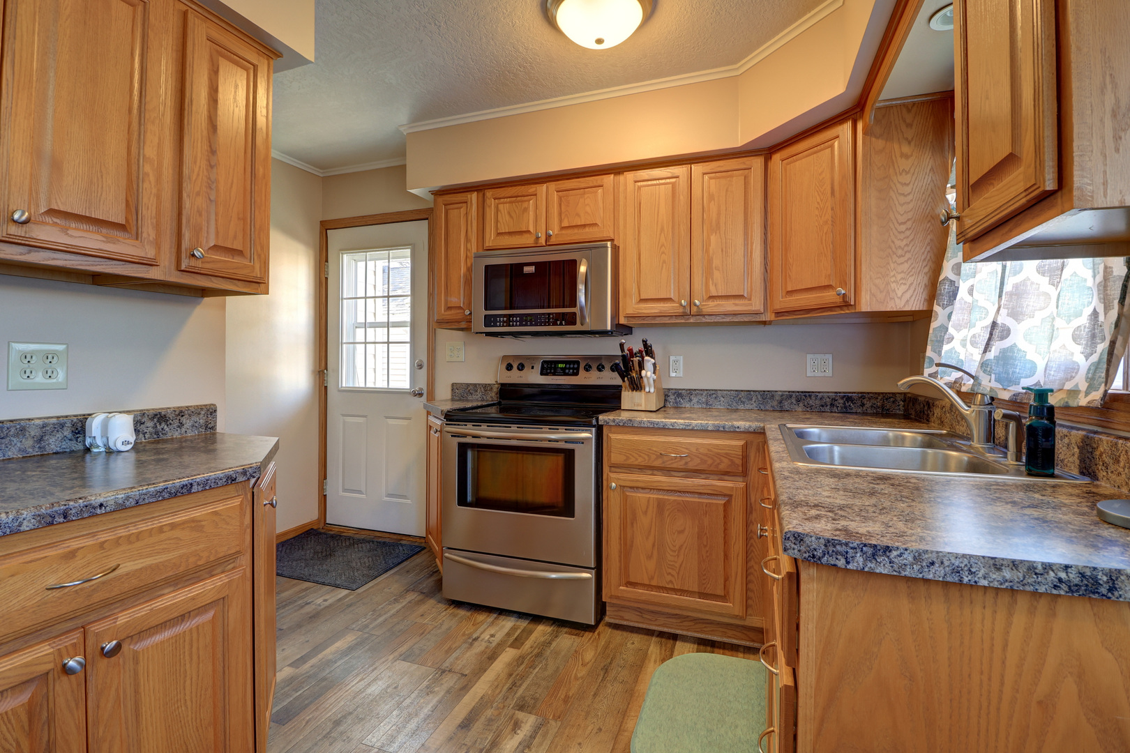 2927 Pershing Boulevard, Clinton, IA