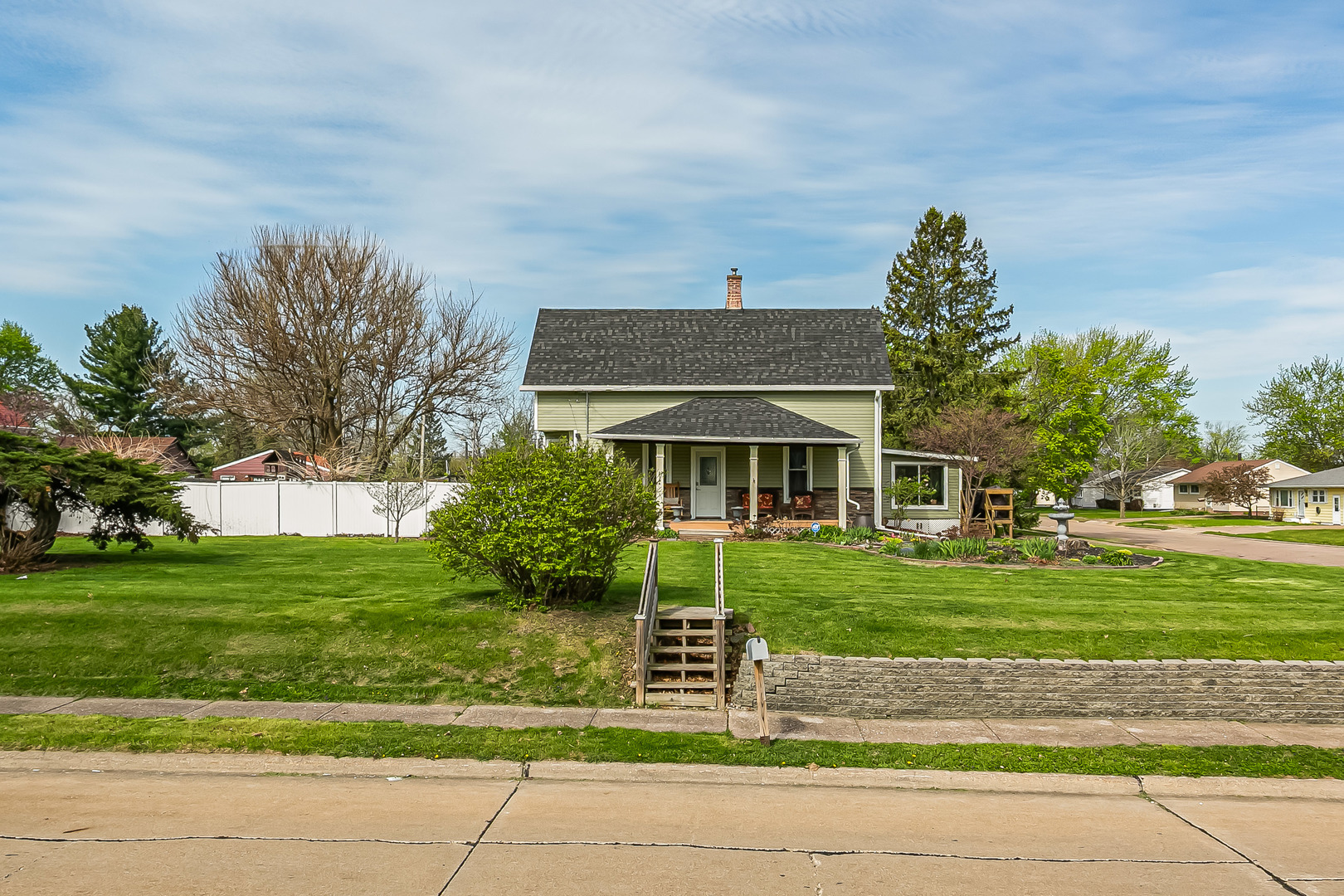 2136 N Zenith Avenue, Davenport, IA