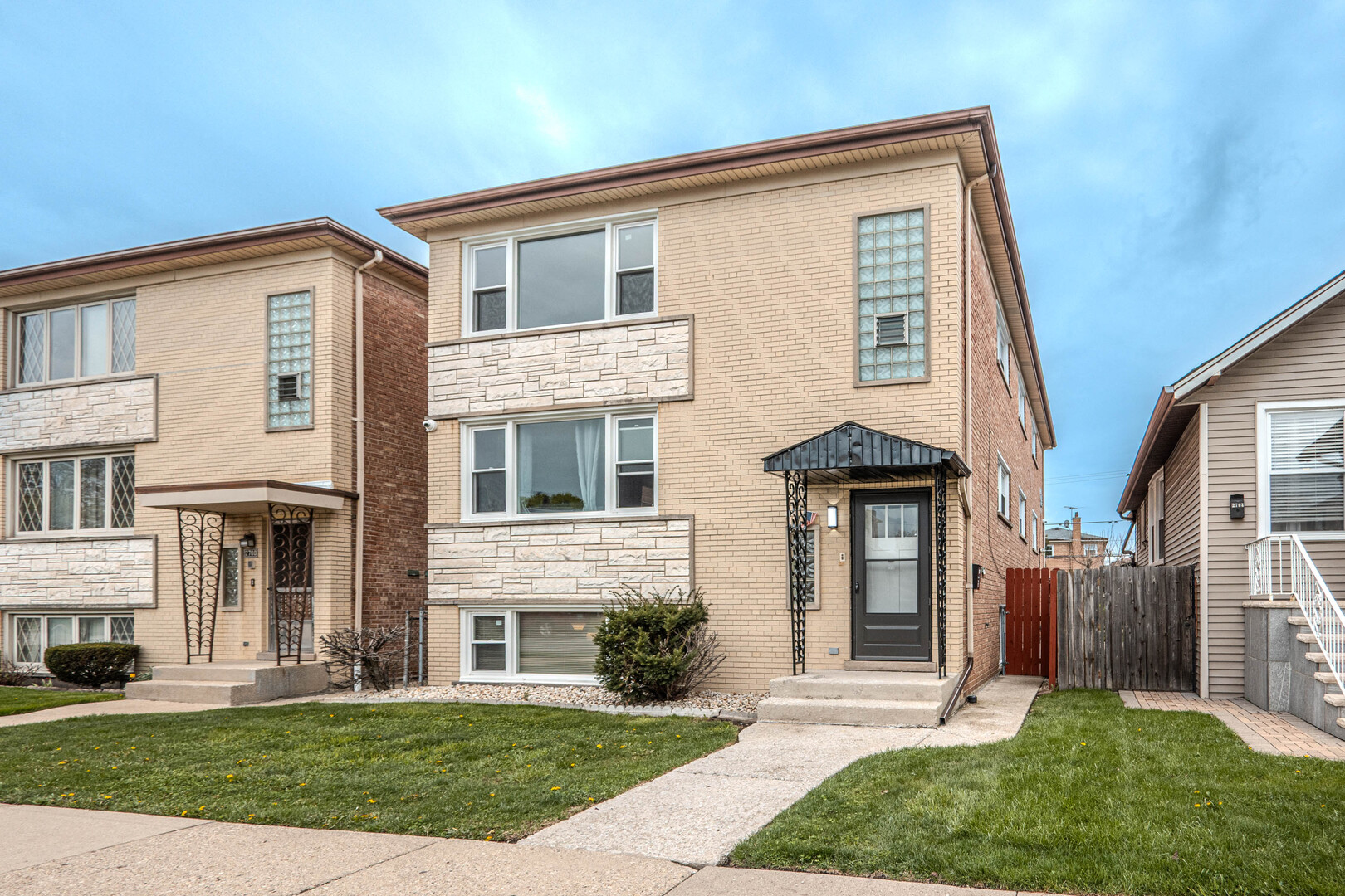 2702 N 74th Avenue, Elmwood Park, IL