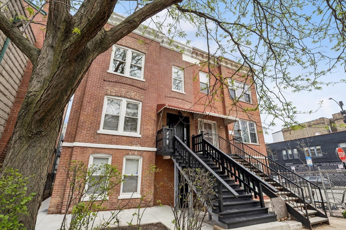 2002 W Huron Street, Chicago, IL