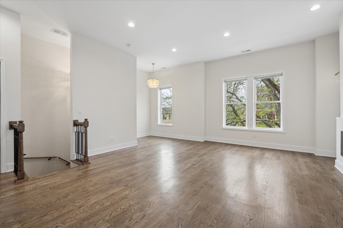 2002 W Huron Street, Chicago, IL