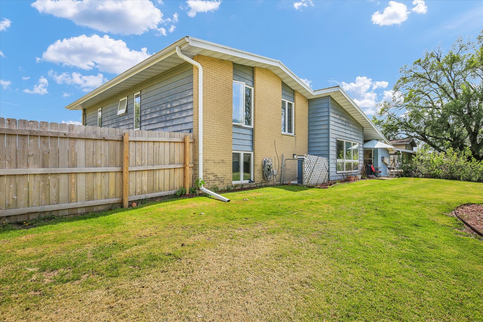 1520 S Pointe Drive, Rantoul, IL