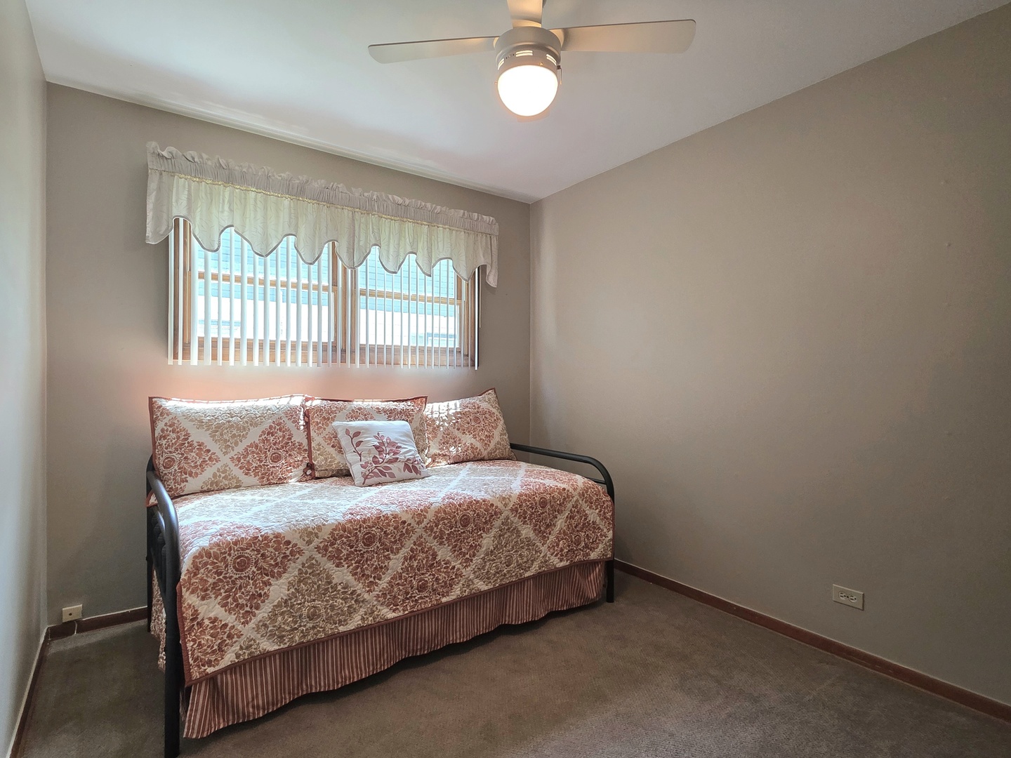 11607 S Nagle Avenue, Worth, IL