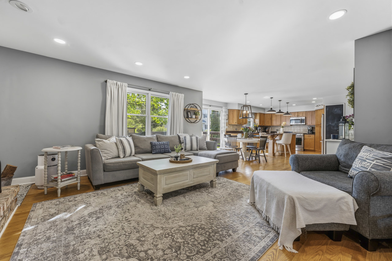 1028 Brewer Court, West Dundee, IL