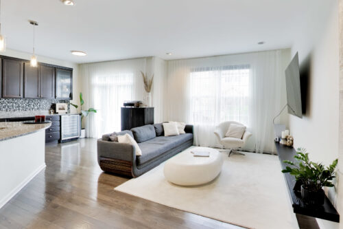 31 Oak Creek Court, North Aurora, IL