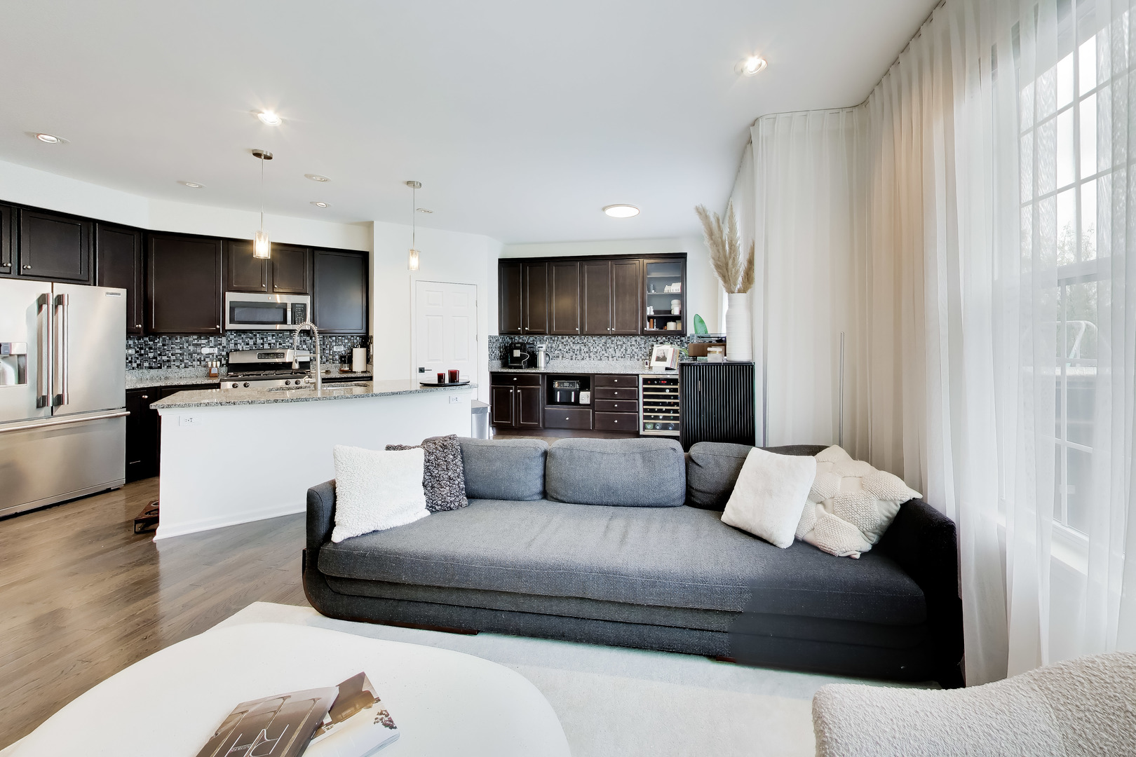 31 Oak Creek Court, North Aurora, IL