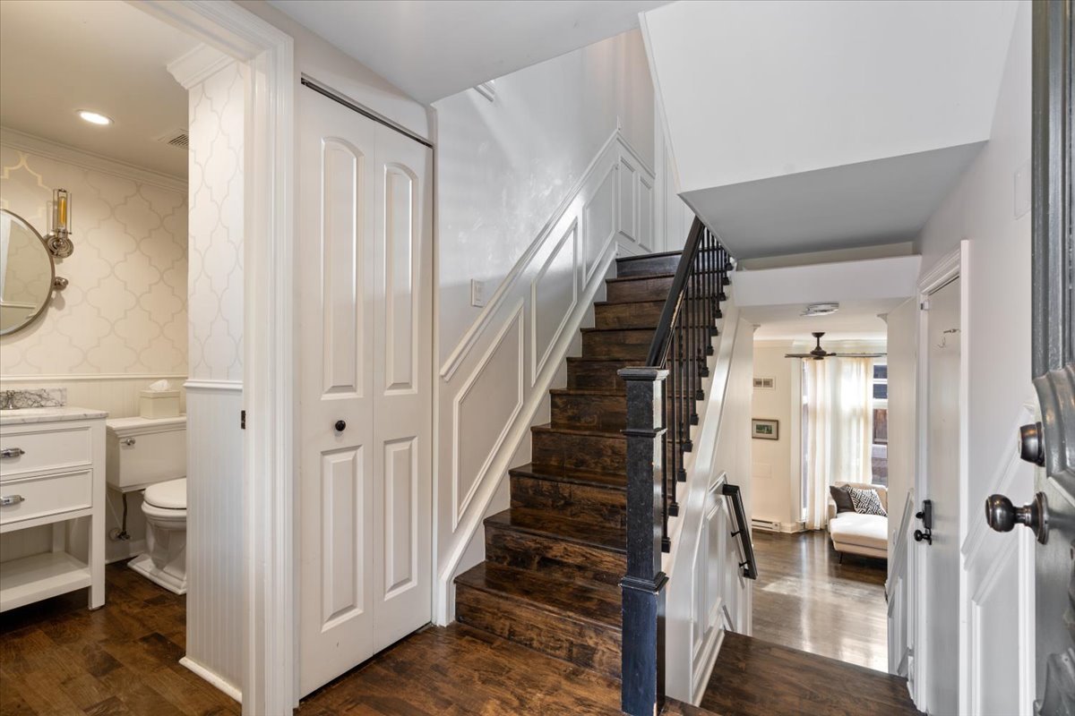 1882 N POE Street, Chicago, IL