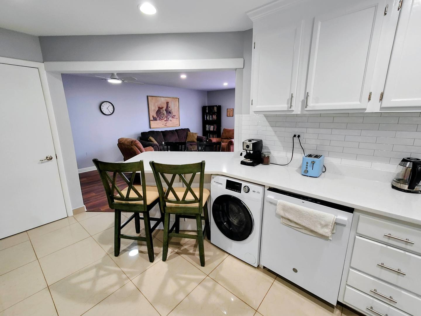 1113 Holiday Lane #9, Des Plaines, IL