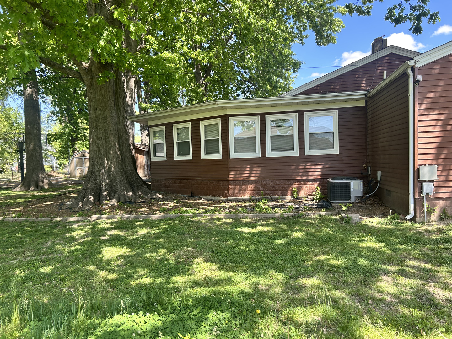 511 W 5TH Street, Benton, IL