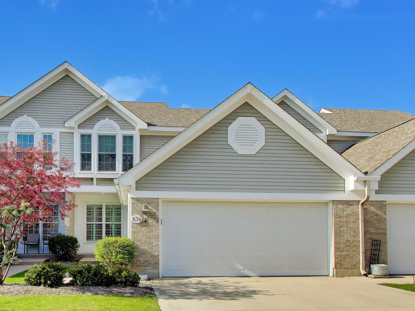 634 Kendallwood Court, Crystal Lake, IL