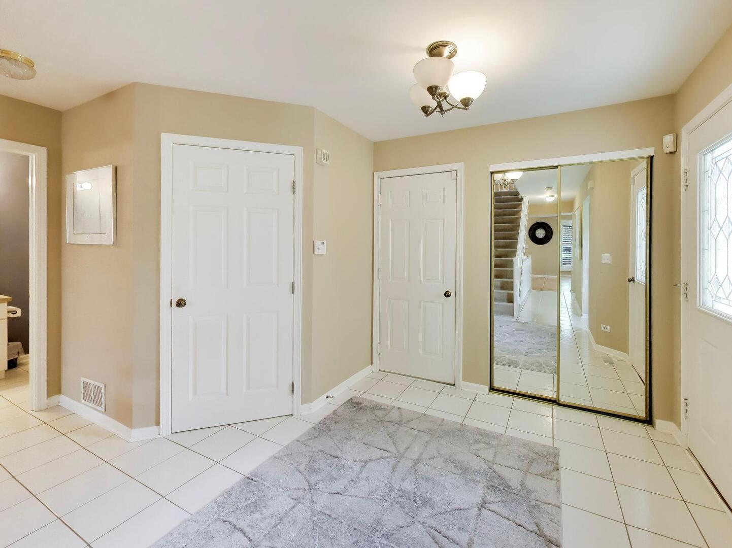 634 Kendallwood Court, Crystal Lake, IL