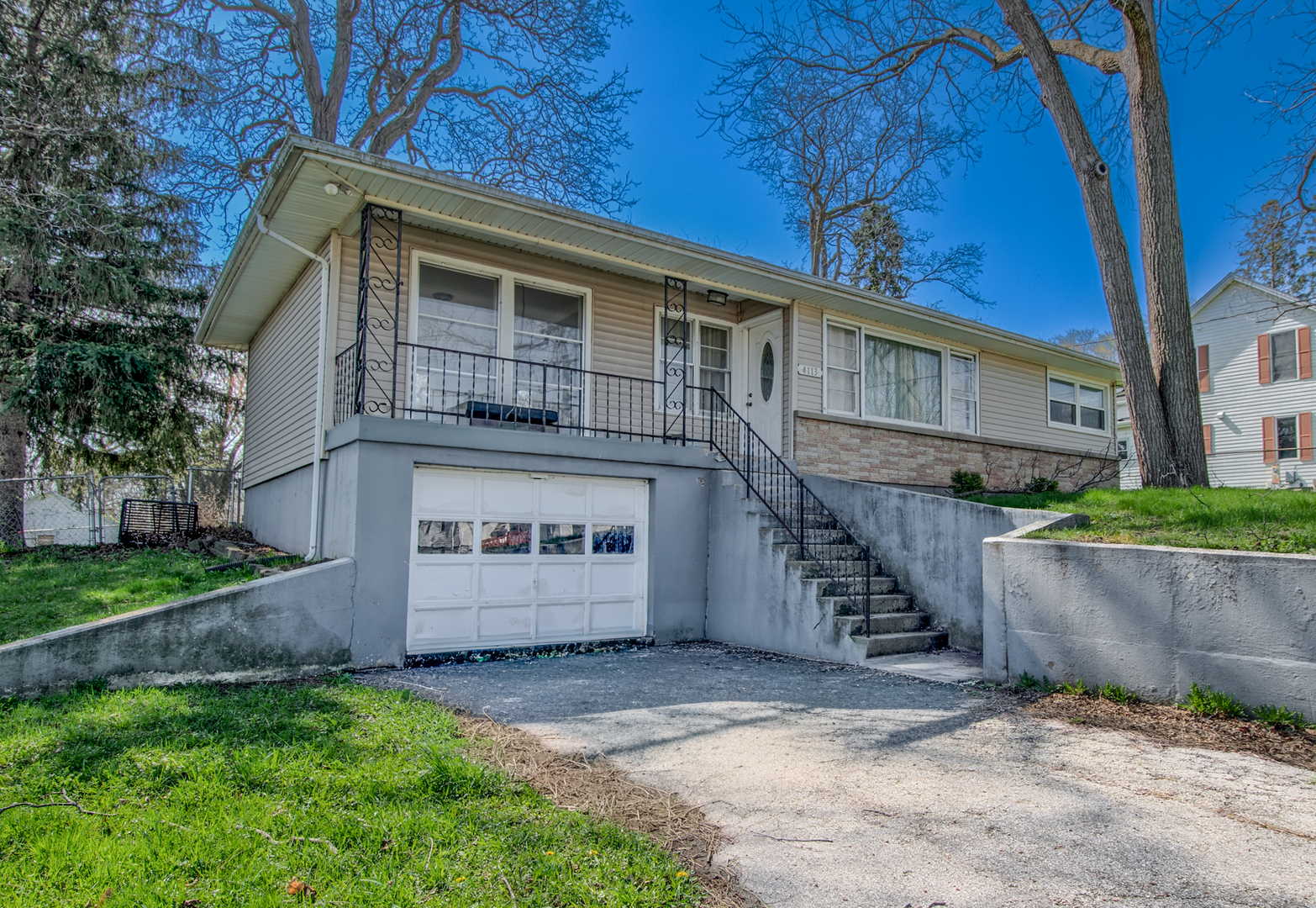 4113 W Crystal Lake Road, McHenry, IL