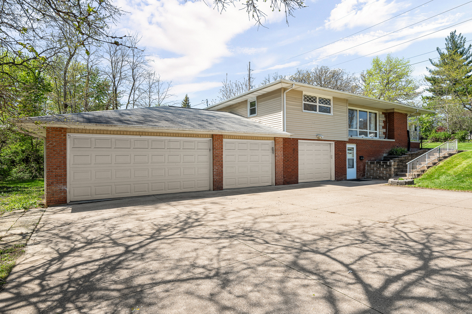 2400 27th Street, Rock Island, IL