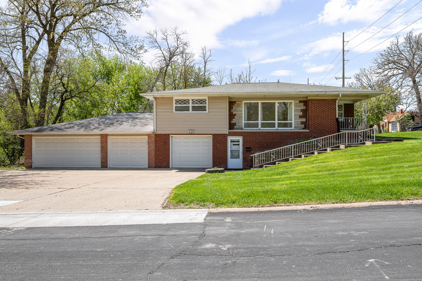 2400 27th Street, Rock Island, IL