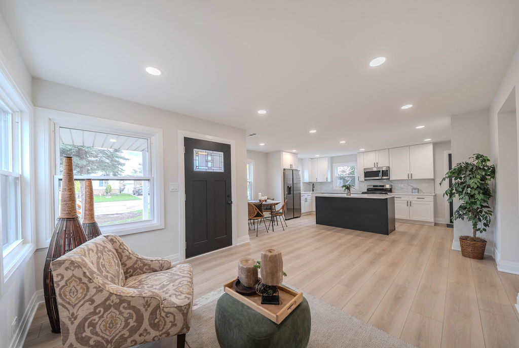 6964 W Cleveland Street, Niles, IL