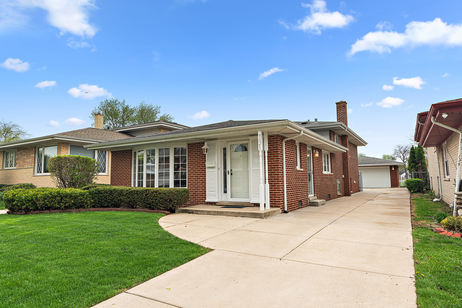 9021 S Francisco Avenue, Evergreen Park, IL