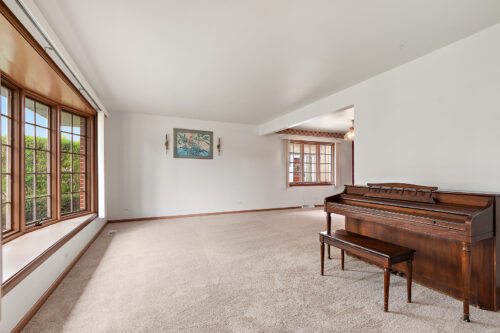 9021 S Francisco Avenue, Evergreen Park, IL