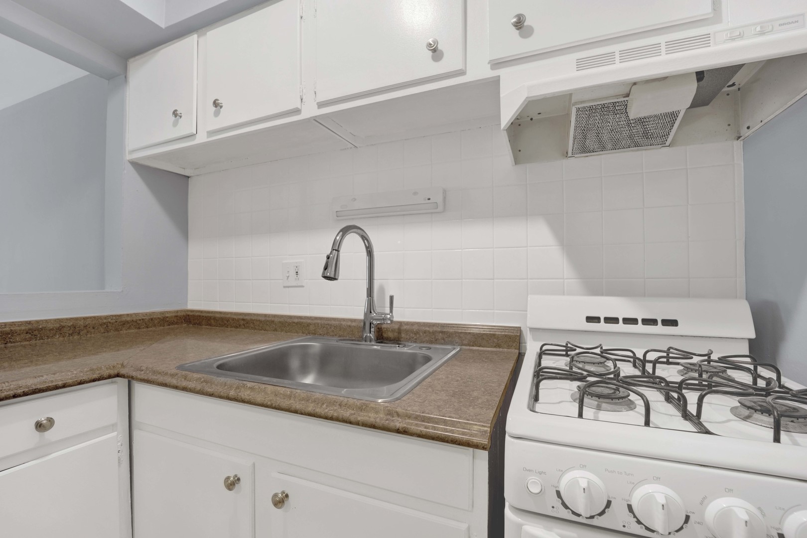 3161 N Cambridge Avenue #215, Chicago, IL
