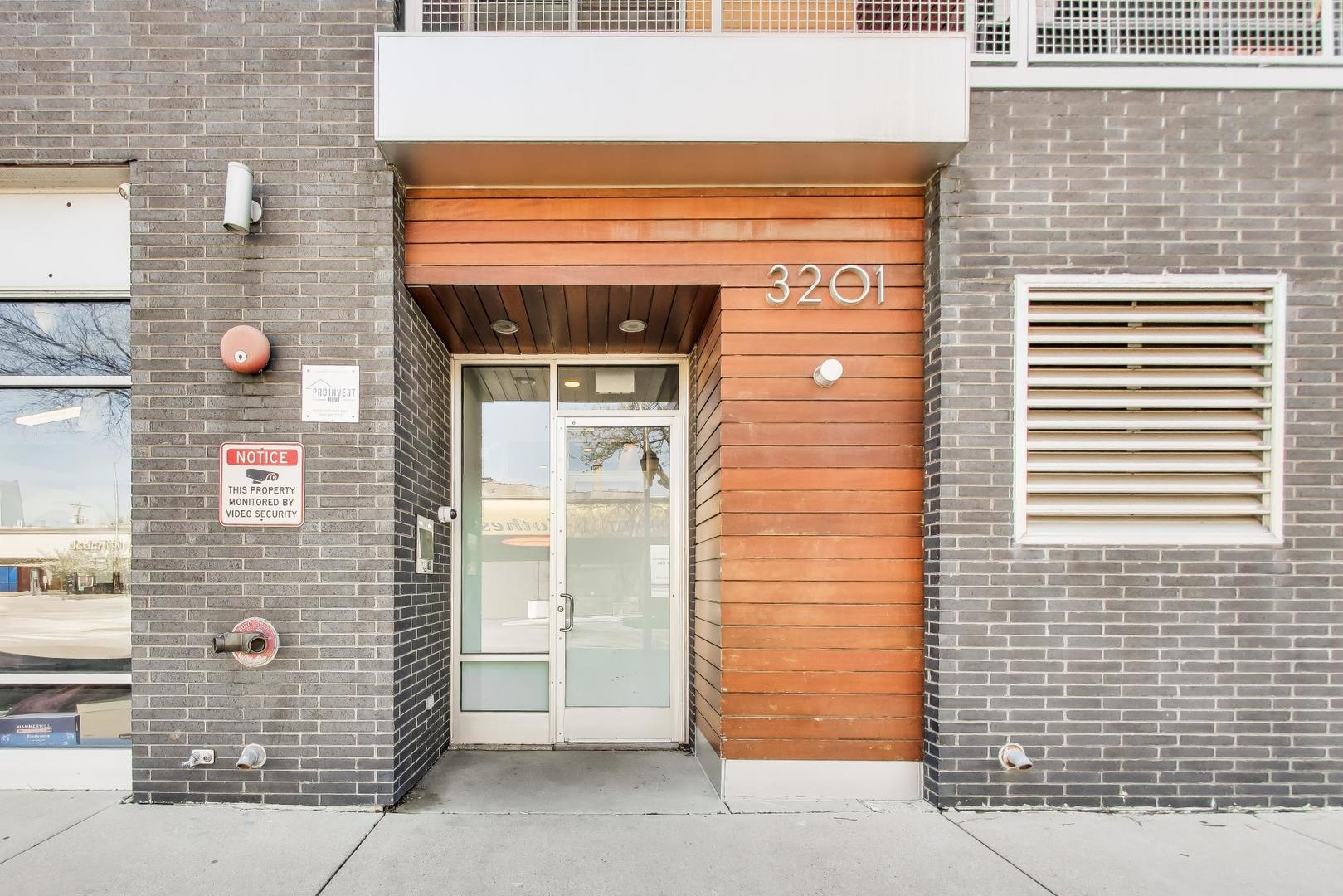 3201 W Leland Avenue #212, Chicago, IL