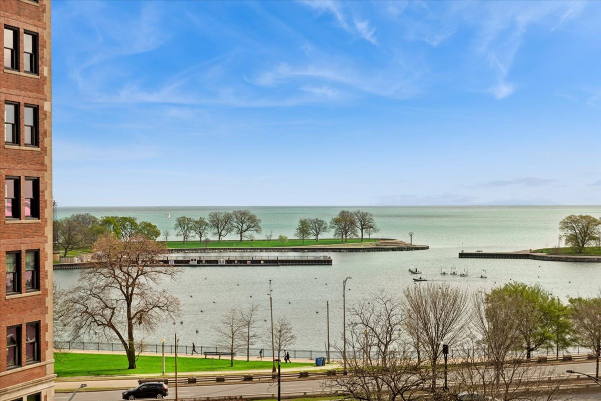 421 W MELROSE Street #6C, Chicago, IL