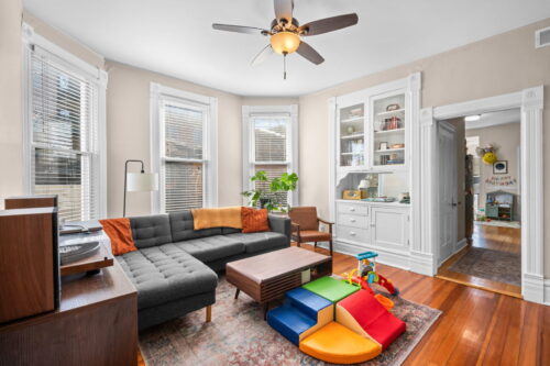 2317 W Barry Avenue, Chicago, IL